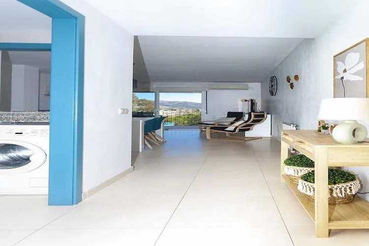 Beautiful Apartment In Roses With Pool España