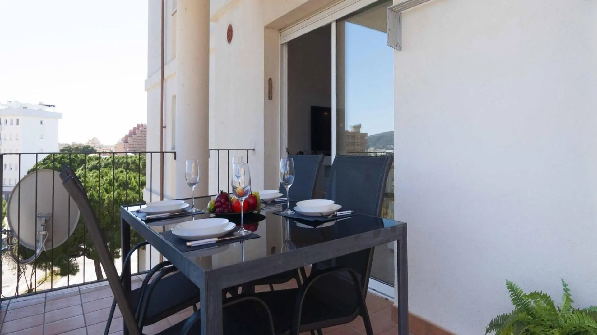 Beautiful Apartment In Roses With Pool España