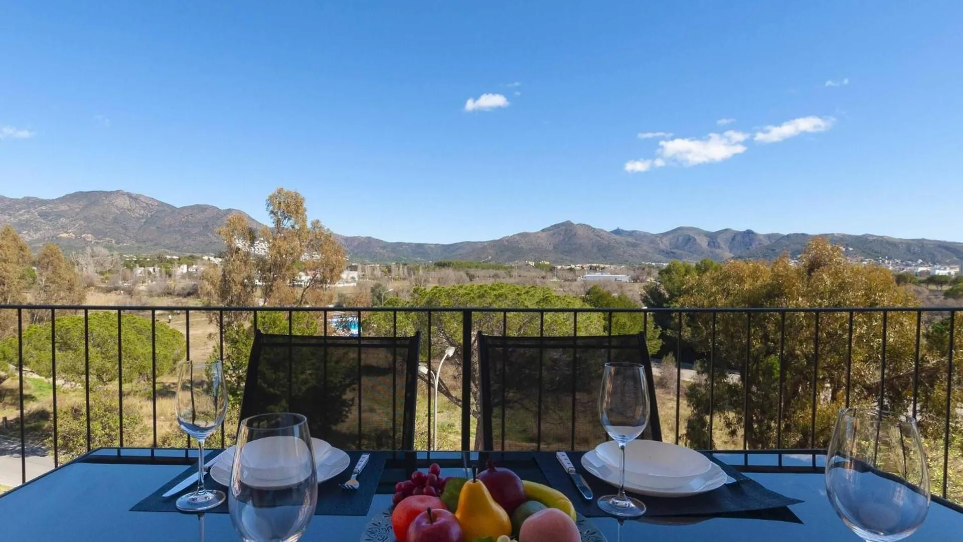 Beautiful Apartment In Roses With Pool 0*,